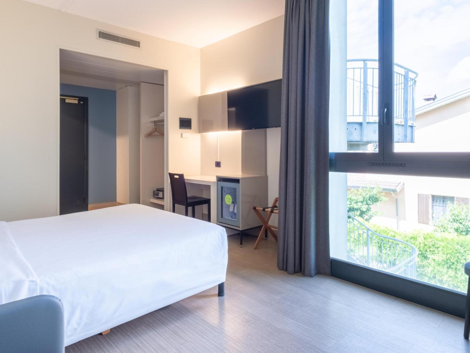 บีแอนด์บี โฮเต็ล มันโตวา Hotel San Giorgio di Mantova ภายนอก รูปภาพ