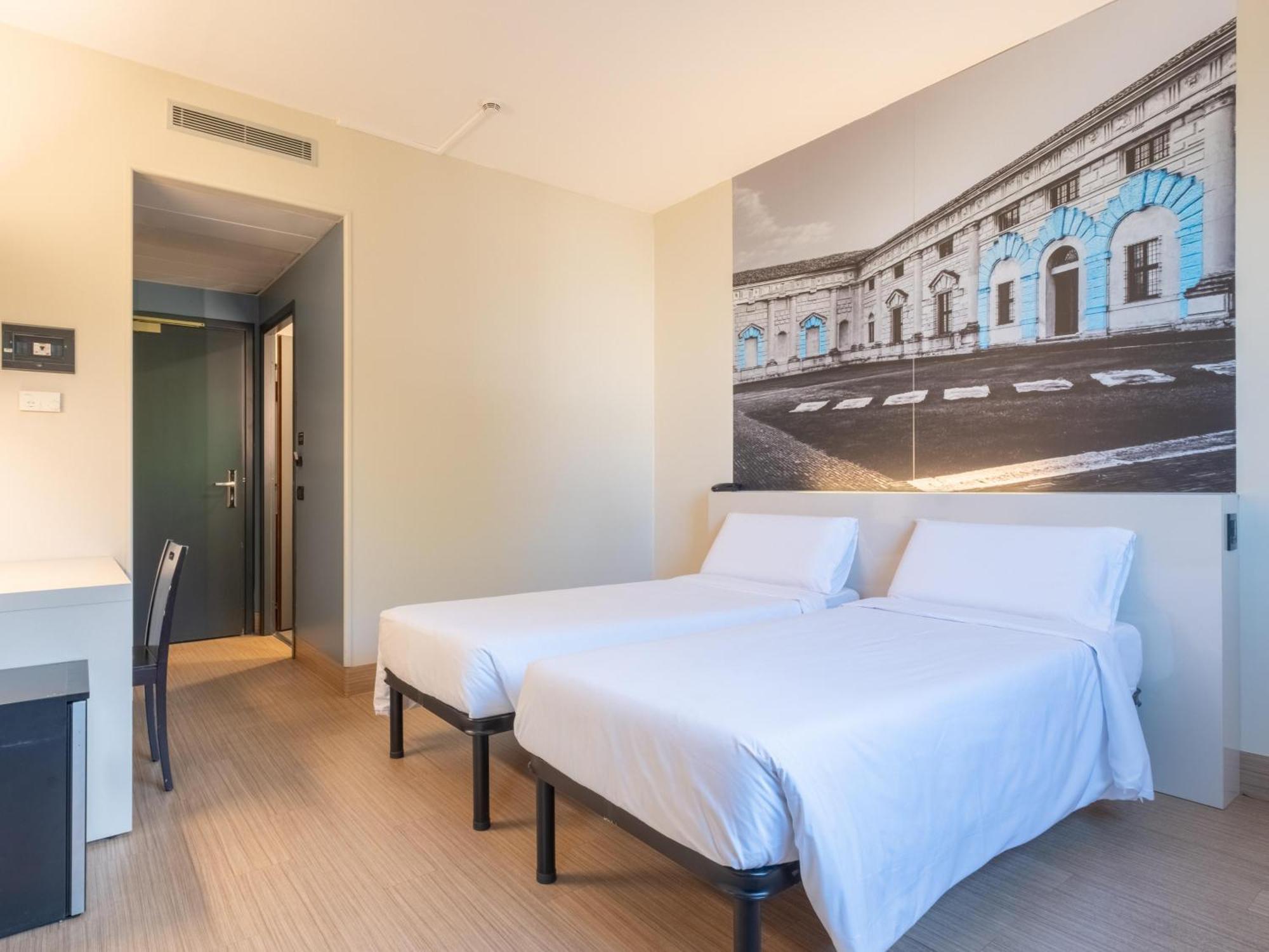 บีแอนด์บี โฮเต็ล มันโตวา Hotel San Giorgio di Mantova ภายนอก รูปภาพ