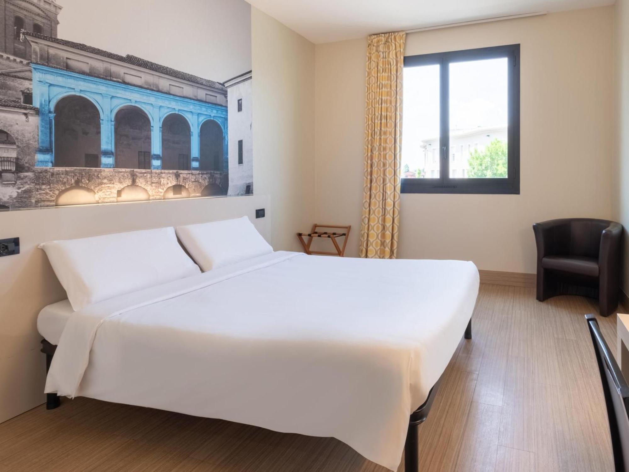 บีแอนด์บี โฮเต็ล มันโตวา Hotel San Giorgio di Mantova ภายนอก รูปภาพ